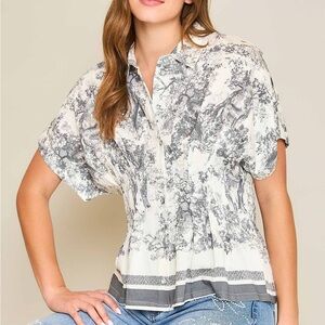 Umgee Gray and White Women's Blouse
